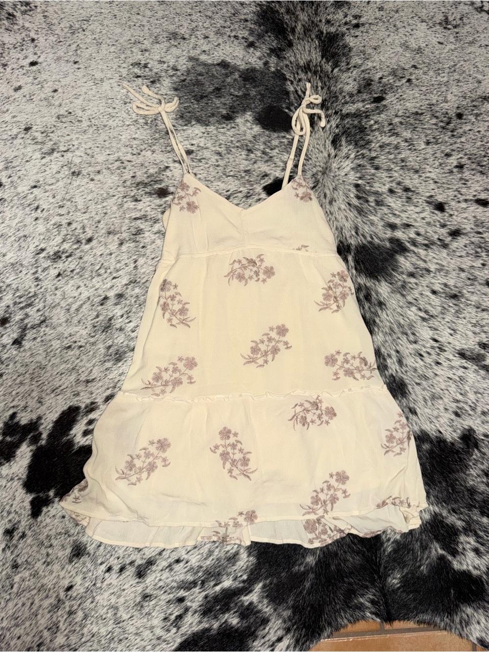 Live to be spoiled Women's Cream Floral Tie-Strap Sundress size M